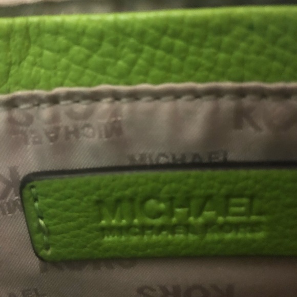 Green Michael Kors Strap purse - Picture 5 of 7